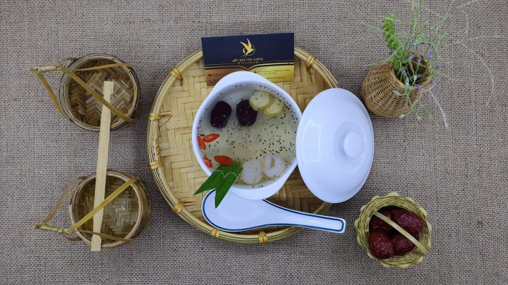 yến chưng táo đỏ long nhãn hạt chia